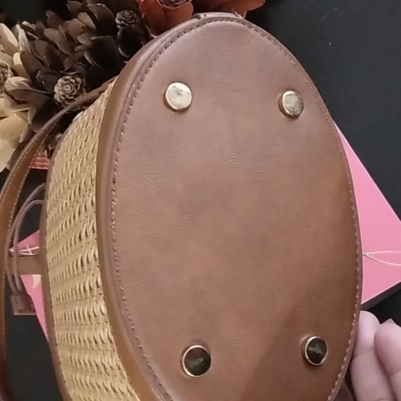 Vegan Leather Crossbody Bag - Picture 5 of 8